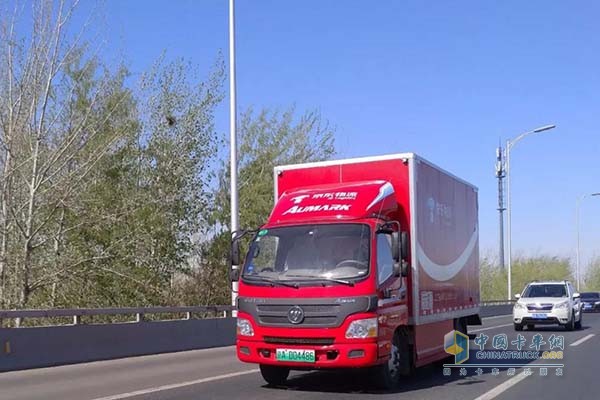 交付京東的歐馬可純電動(dòng)物流車