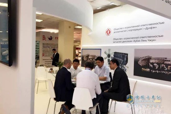 東風(fēng)零部件集團(tuán)與當(dāng)?shù)亟?jīng)銷(xiāo)商、配件商交洽