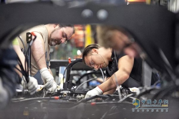 一個(gè)一百多年歷史，靠流程制度管理工業(yè)生產(chǎn)型企業(yè)，革自己的命，需要多大的勇氣和決心