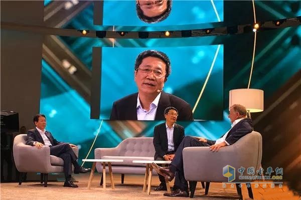 中國重汽集團(tuán)總經(jīng)理蔡東出席此次發(fā)布會