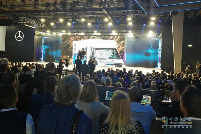 德國漢諾威車展第一彈，奔馳展廳純電動閃耀舞臺