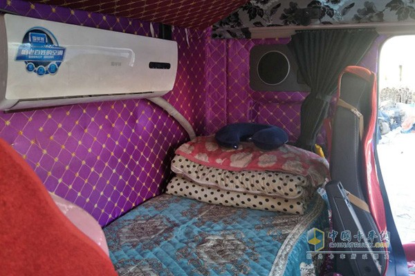 海宗鵬的東風(fēng)康明斯版天龍旗艦480的駕駛室“麻雀雖小，樣樣俱全”