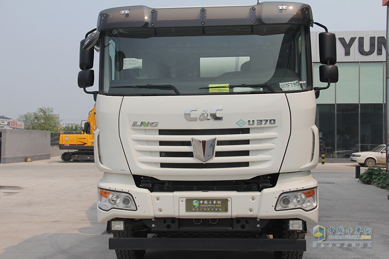 聯(lián)合卡車U375 375馬力 6X4 LNG混凝土攪拌車