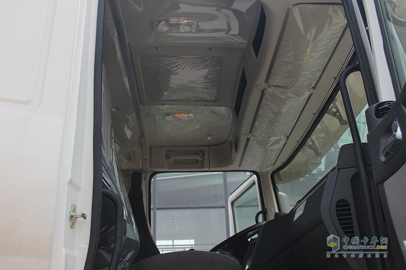 聯(lián)合卡車U375 375馬力 6X4 LNG混凝土攪拌車