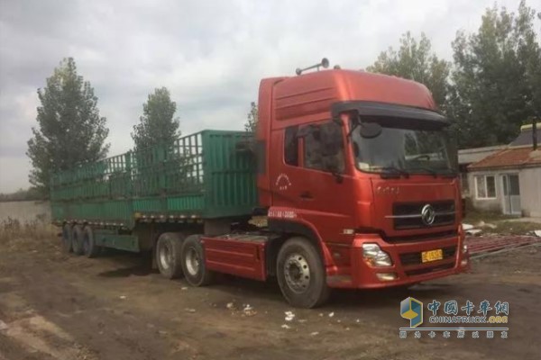 2008年購(gòu)買的第一臺(tái)東風(fēng)天龍牽引車