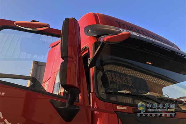 通過優(yōu)化導(dǎo)流罩、后視鏡、補(bǔ)盲鏡等風(fēng)力組件降低了風(fēng)阻