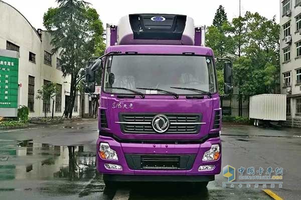 東風(fēng)冷藏車原廠改裝的冷機擁有科學(xué)的供油設(shè)計