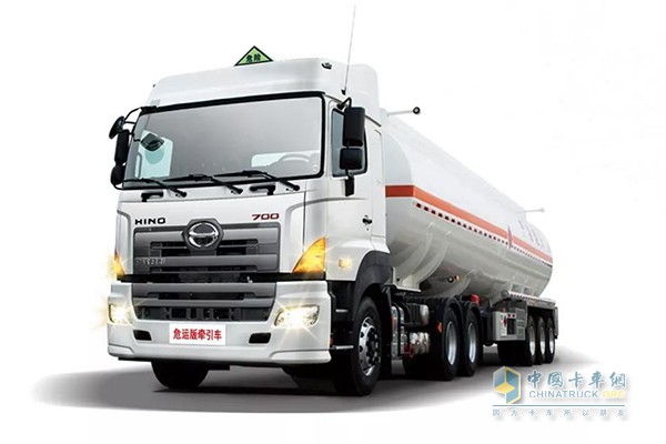 廣汽日野700臻值系危運版牽引車