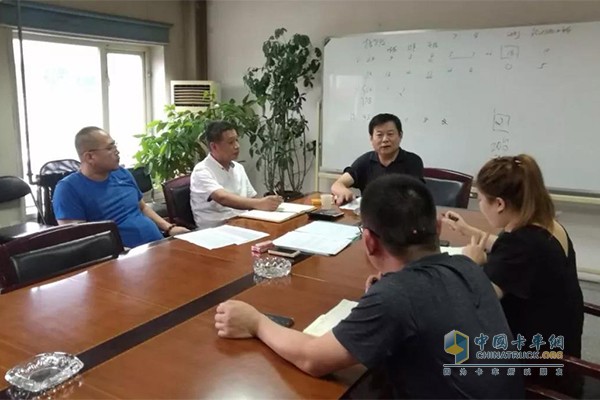 帥鈴工作人員走訪客戶，為客戶定制最合適的解決方案