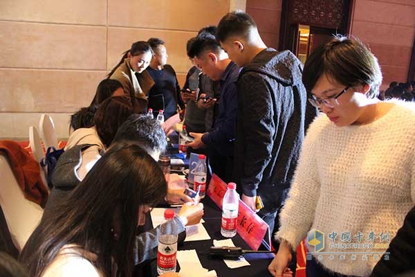 中國重汽最終斬獲112臺(tái)訂單