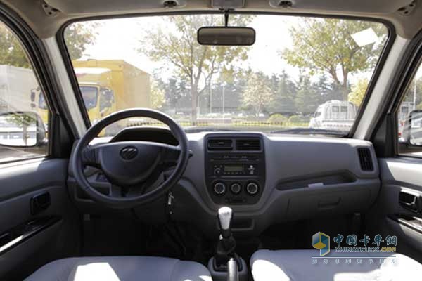 祥菱V1內(nèi)飾設(shè)計(jì)簡約大氣