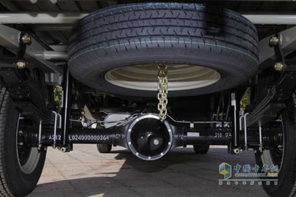 福田祥菱V1驅(qū)動橋采用鋼板彈簧非獨(dú)立懸掛