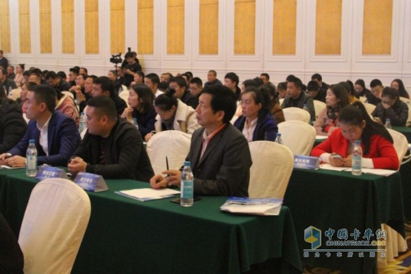 參加會(huì)議的經(jīng)銷商代表、專用車用戶代表以及改裝廠代表