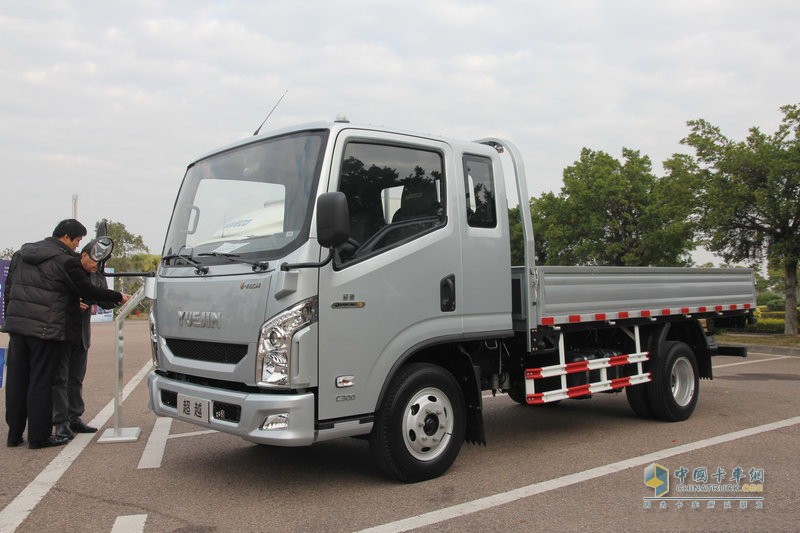 上汽躍進 超越C100-33 156馬力 4.18米排半欄板式輕卡