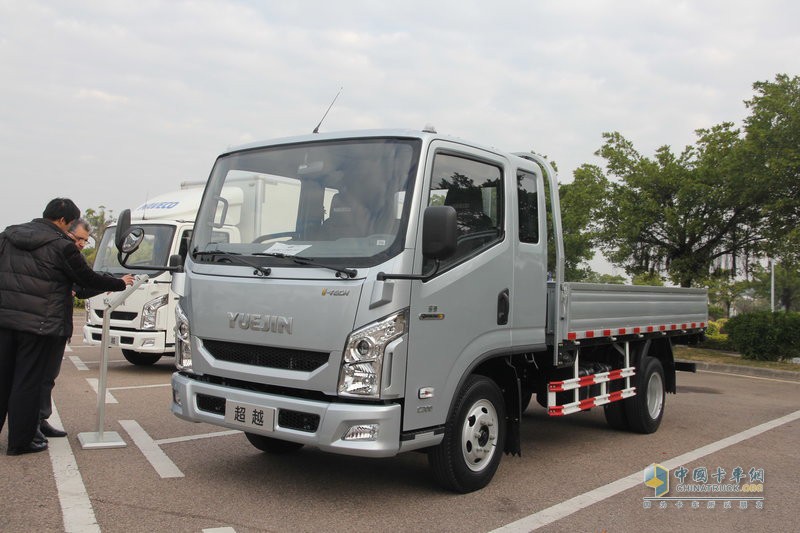 上汽躍進 超越C100-33 156馬力 4.18米排半欄板式輕卡