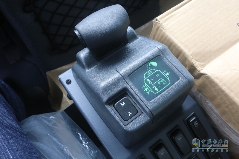 百變金剛 越野之王烏尼莫克實力上演“天降神兵”