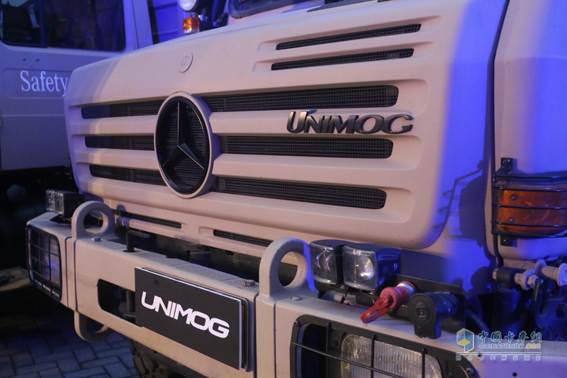 百變金剛 越野之王烏尼莫克實力上演“天降神兵”