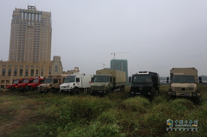 百變金剛 越野之王烏尼莫克實力上演“天降神兵”