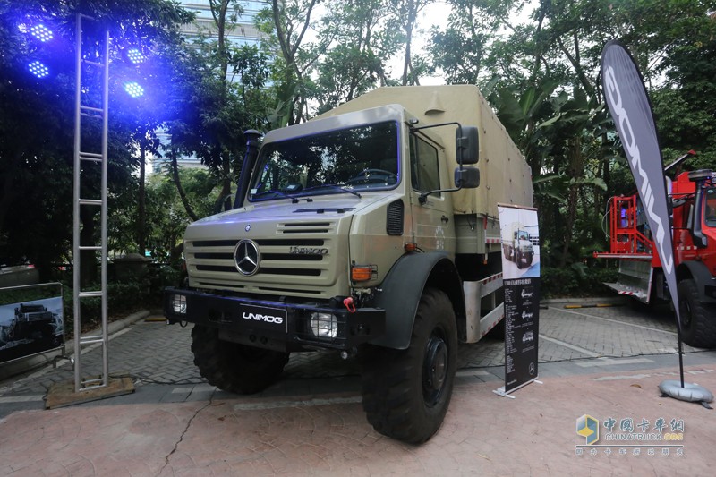 百變金剛 越野之王烏尼莫克實力上演“天降神兵”