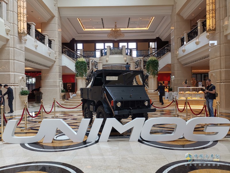 百變金剛 越野之王烏尼莫克實力上演“天降神兵”