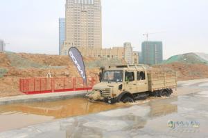 百變金剛 越野之王烏尼莫克實力上演“天降神兵”