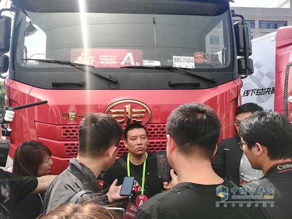 選手接受記者采訪