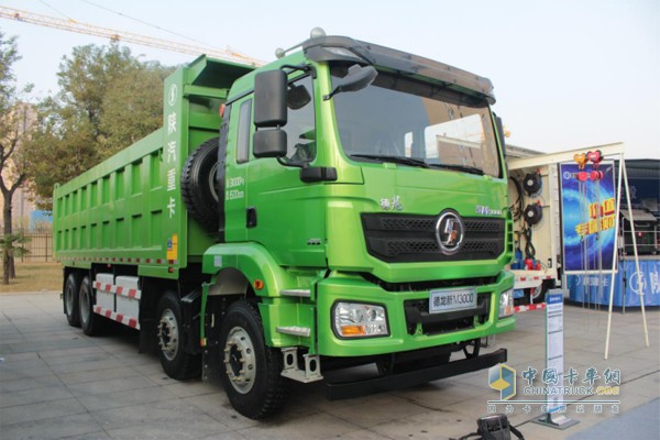 335馬力輸出的8X4純電動(dòng)自卸車(chē)
