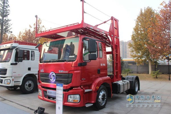 　德龍新M3000轎運(yùn)車(chē)