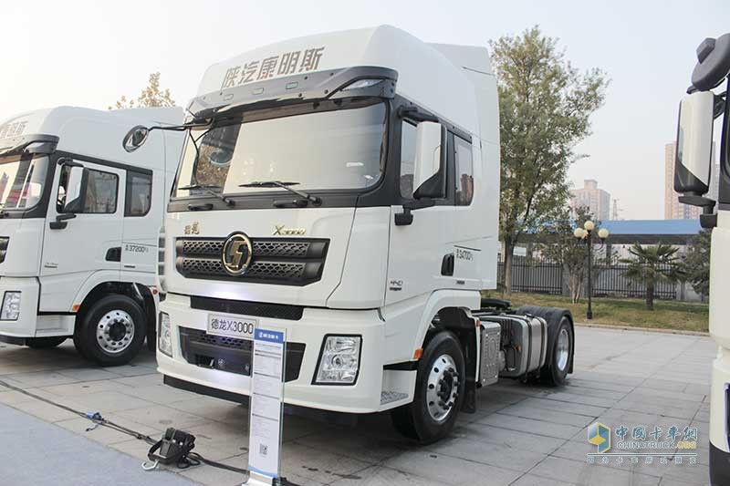 陜汽康明斯 德龍X3000 輕量化版 440馬力 4X2 國五牽引車(SX4180XC1)