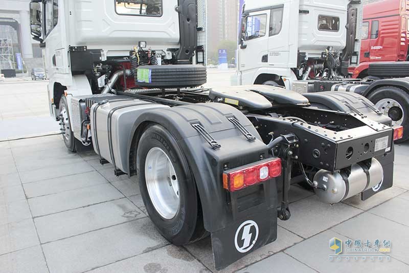 陜汽康明斯 德龍X3000 輕量化版 440馬力 4X2 國五牽引車(SX4180XC1)