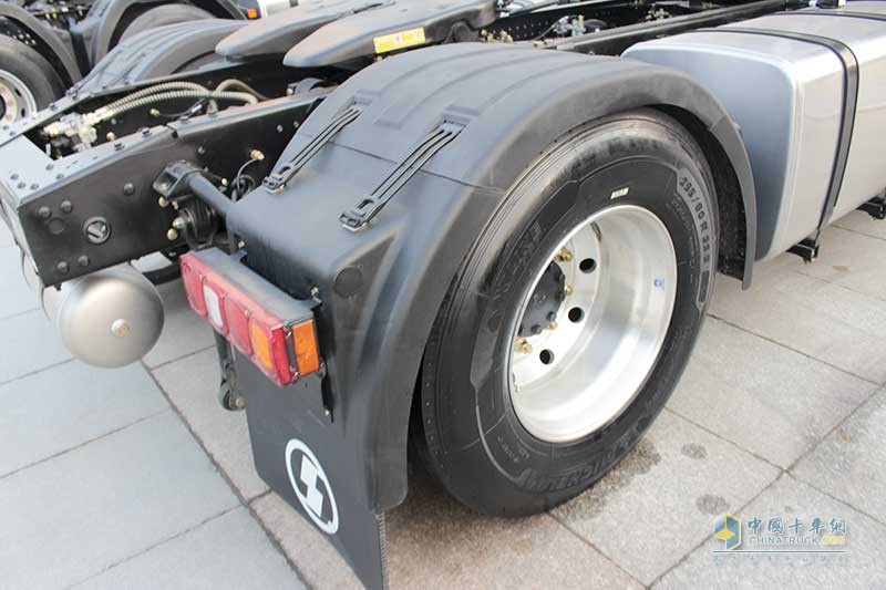 陜汽康明斯 德龍X3000 輕量化版 440馬力 4X2 國五牽引車(SX4180XC1)