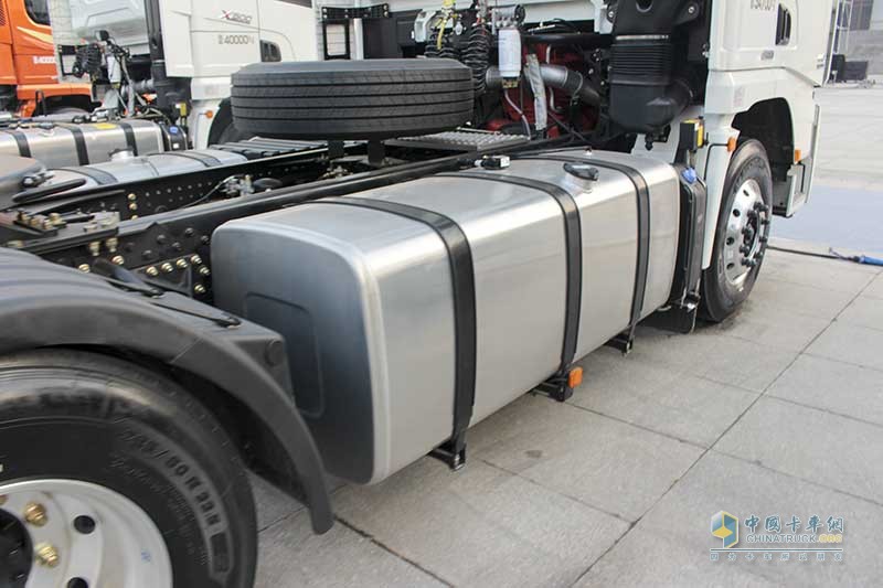 陜汽康明斯 德龍X3000 輕量化版 440馬力 4X2 國五牽引車(SX4180XC1)