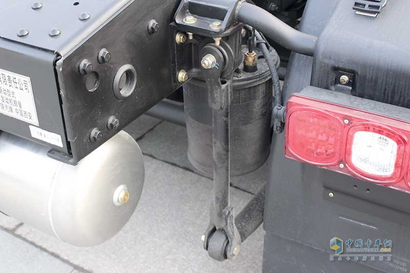 陜汽康明斯 德龍X3000 輕量化版 440馬力 4X2 國五牽引車(SX4180XC1)