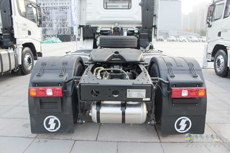 陜汽康明斯 德龍X3000 輕量化版 440馬力 4X2 國五牽引車(SX4180XC1)