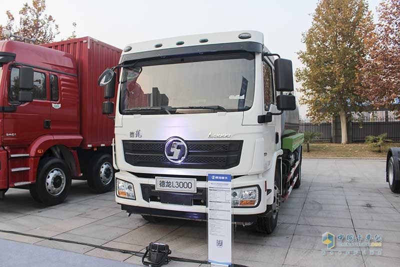陜汽重卡 德龍L3000 4×2 220馬力標(biāo)準(zhǔn)版灑水車