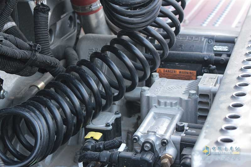 陜汽重卡 德龍X6000 660馬力 6×4 國(guó)六牽引車