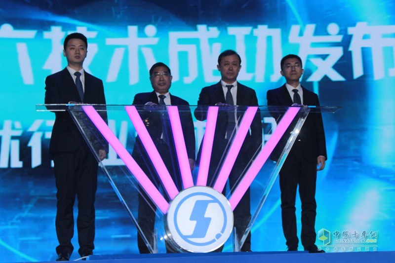 目標(biāo)15.5萬輛 機遇大于挑戰(zhàn)的2019陜汽重卡將全面突破