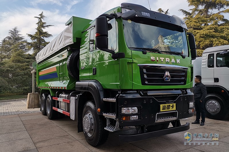 新斯太爾 D7B 8X4 國(guó)五 380馬力 環(huán)保智能渣土車(chē) 