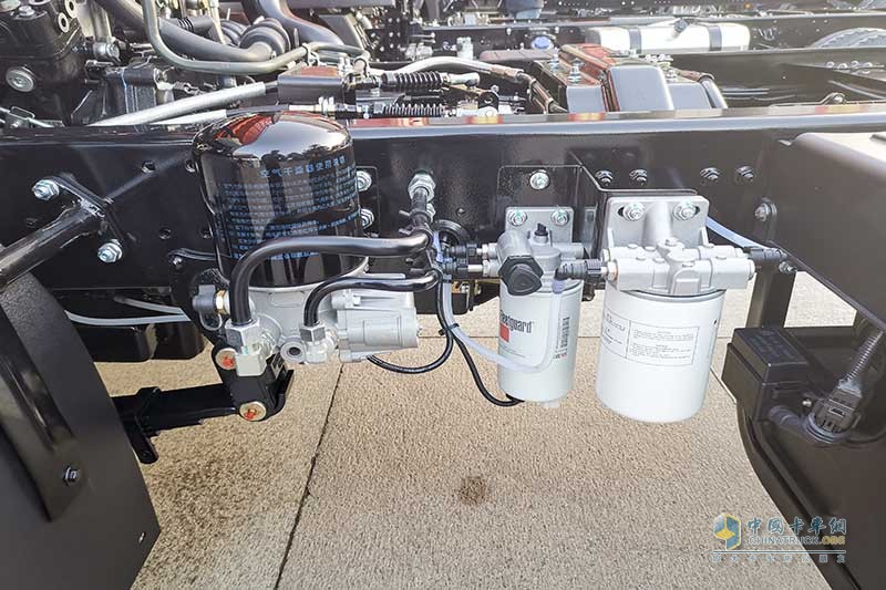 HOWO悍將重載版 4X2 國六 184馬力 藍(lán)牌云內(nèi)D40輕卡