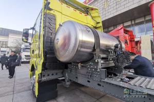 汕德卡 C7H 6X4 國(guó)六 480馬力 LNG燃?xì)鉅恳?chē)