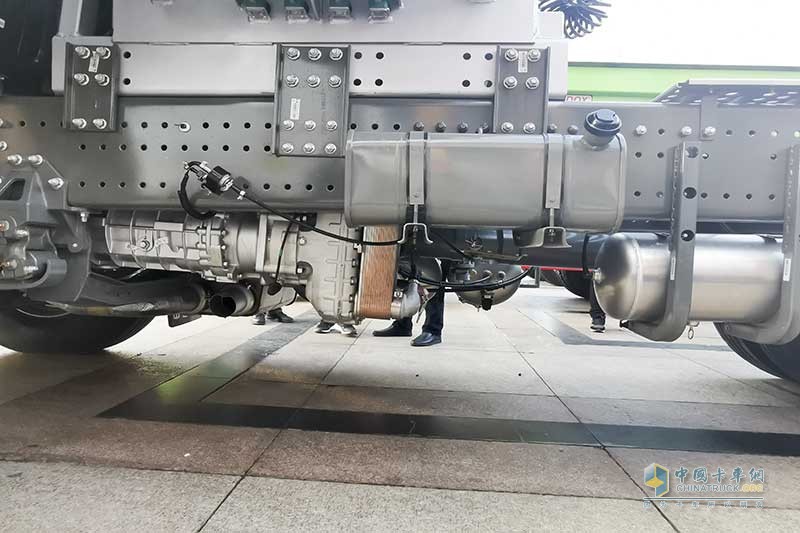 中國(guó)重汽 豪瀚 N7G 480馬力 6×4 天然氣 牽引車