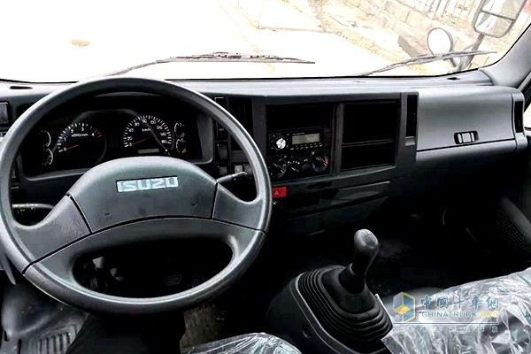 慶鈴KV100內(nèi)飾設(shè)計(jì)樸實(shí)、耐用