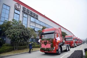 東風(fēng)天龍KL竟成媒人 十臺婚車為幸福續(xù)航