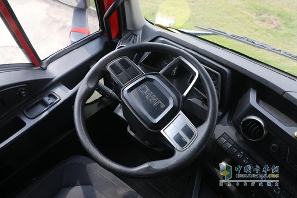 江鈴?fù)堮{駛室