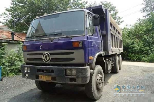 匹配東風(fēng)康明斯發(fā)動(dòng)機(jī)的東風(fēng)后八輪