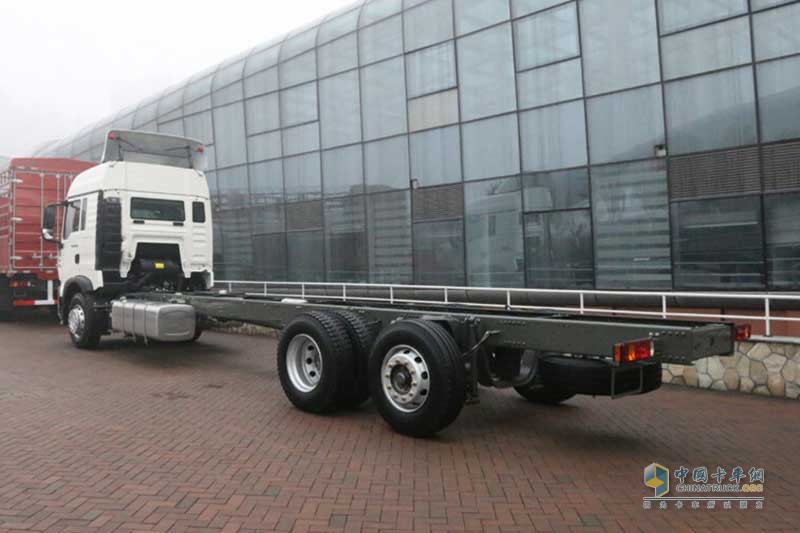 中國(guó)重汽 HOWO T5G重卡 340馬力 4X2 中置軸載貨車(chē)