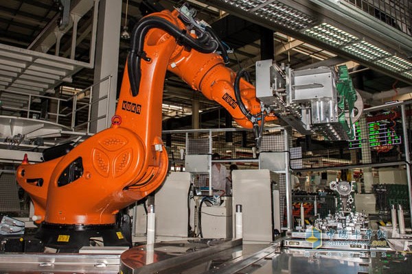 一汽解放發(fā)動(dòng)機(jī)加工流水線