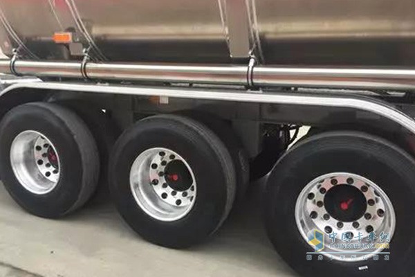 標(biāo)配賽夫華蘭德車軸、支腿的展車