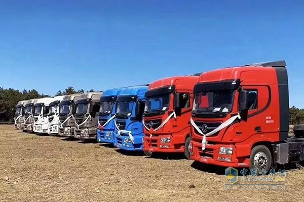 配裝東風(fēng)康明斯ISZ發(fā)動(dòng)機(jī)的婚車(chē)