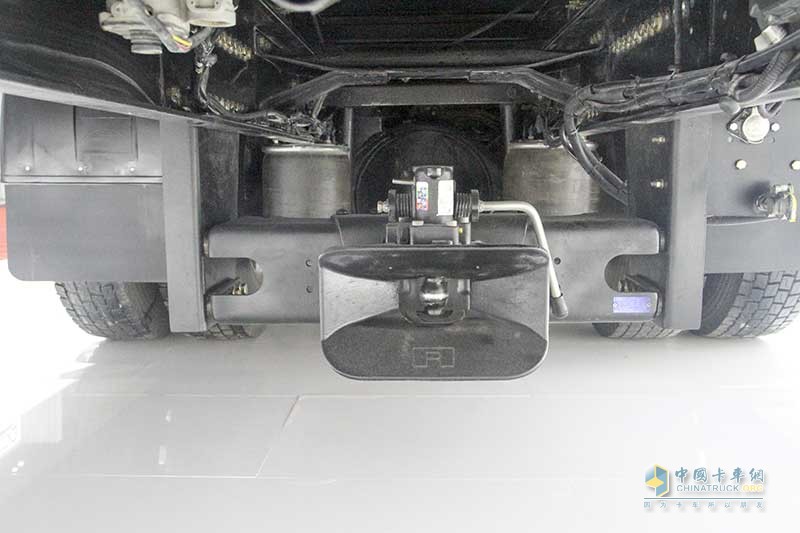 上汽紅巖 杰獅C500 450馬力 8X4 中置軸貨運(yùn)列車